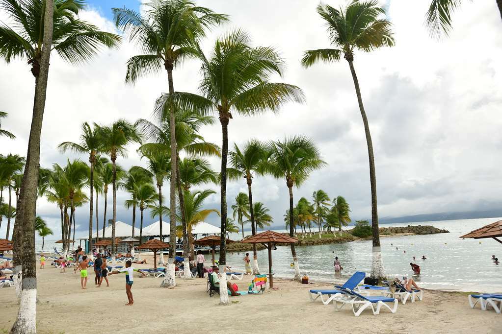 Hotel Fleur D'Epee - Plage De Bas Du Fort Ле-Гозье Экстерьер фото